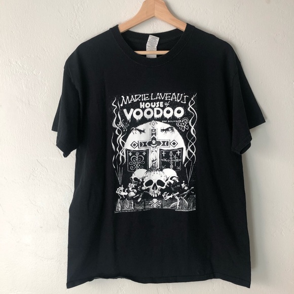 ❌SOLD❌Marie Laveau’s House of Voodoo Graphic Tee - Picture 1 of 4